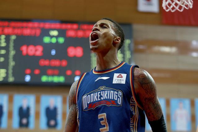 贺希宁44分深圳胜广东 王哲林19+10上海负吉林